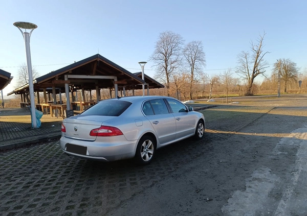 Skoda Superb cena 23000 przebieg: 335000, rok produkcji 2012 z Kołaczyce małe 22